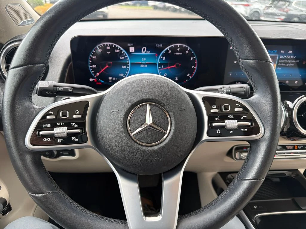 Used 2022 White Mercedes-Benz GLB 250 image 20