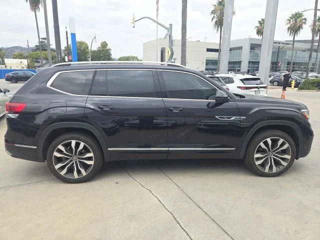 2023 Volkswagen Atlas 3.6L SEL Premium R-Line 4MOTION's photo