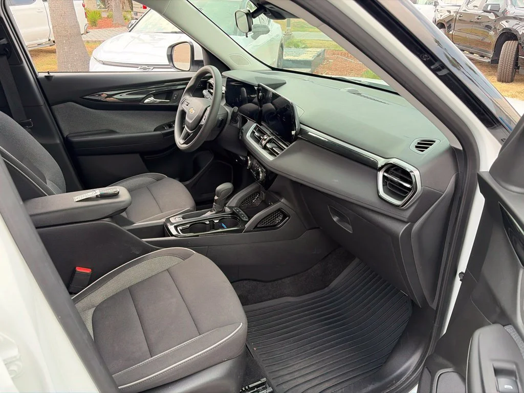 Used 2026 Summit White Chevrolet LT image 10