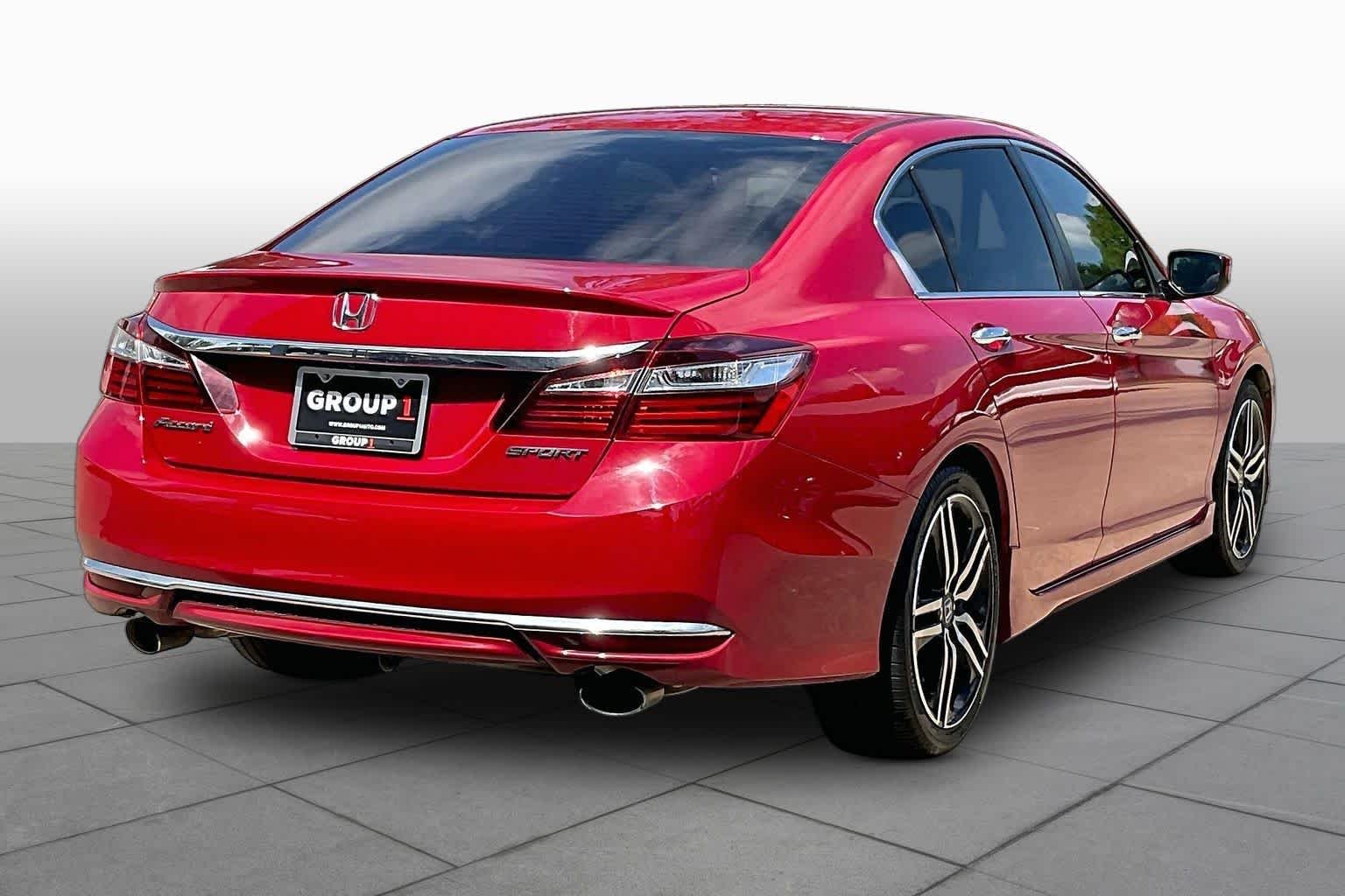 Used 2016 Basque Red Pearl II Honda Sport image 13
