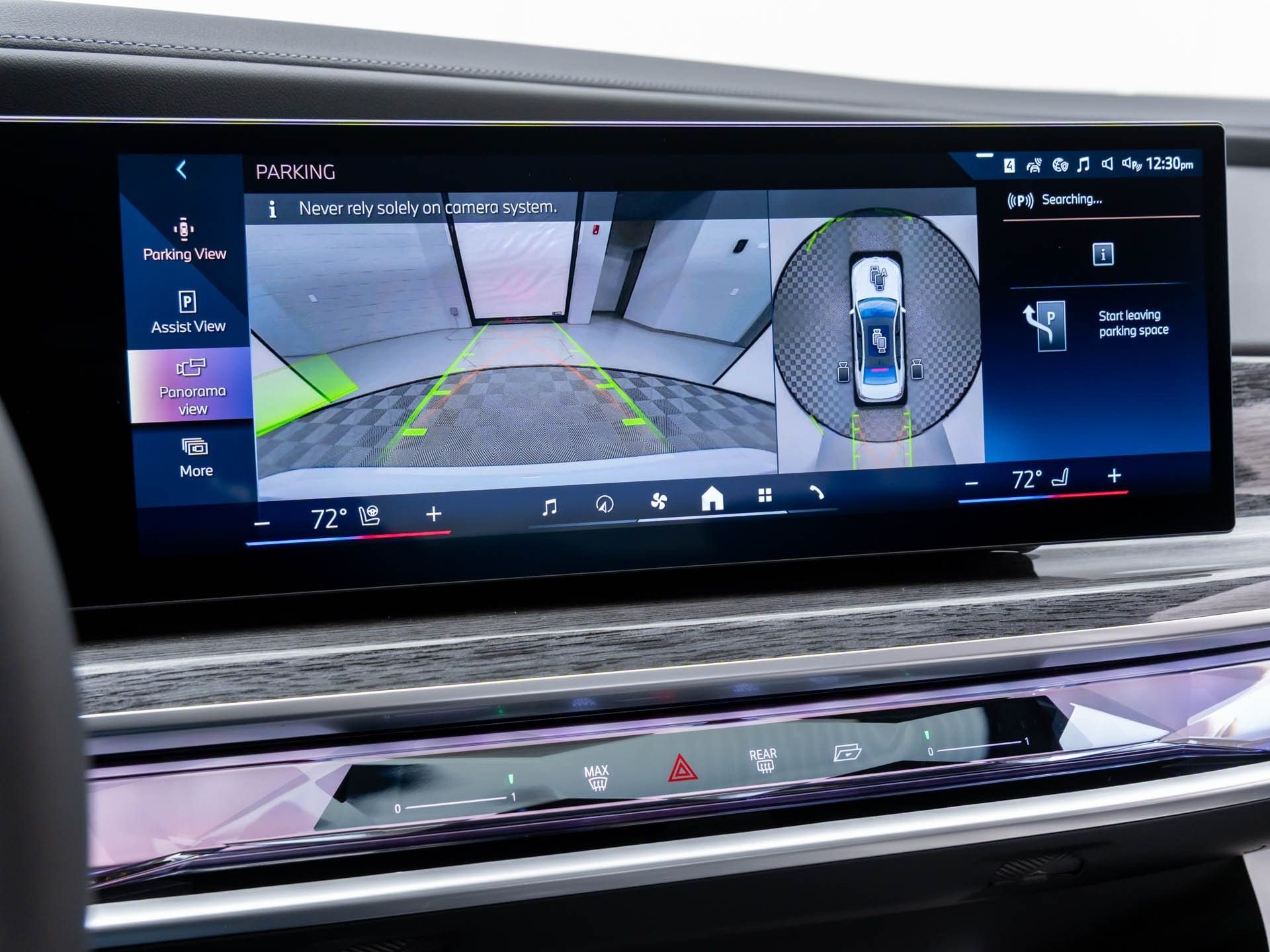 2025 BMW 7 Series 750e - Photo 25