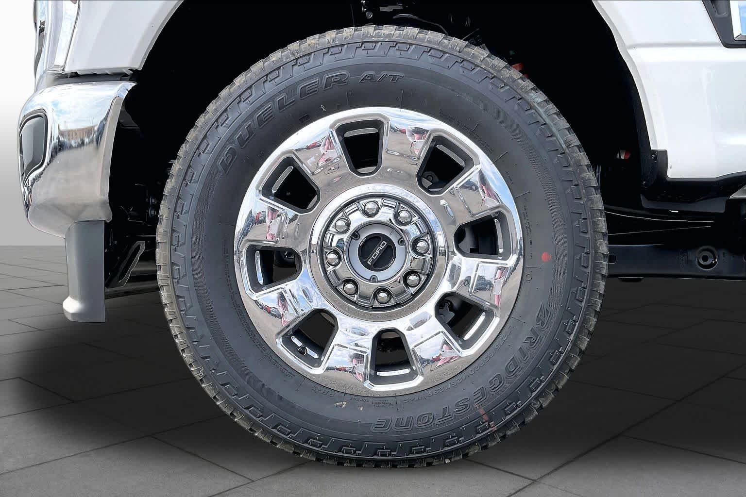 New 2026 Star White Metallic Tri-Coat Ford F-250® King Ranch® image 8