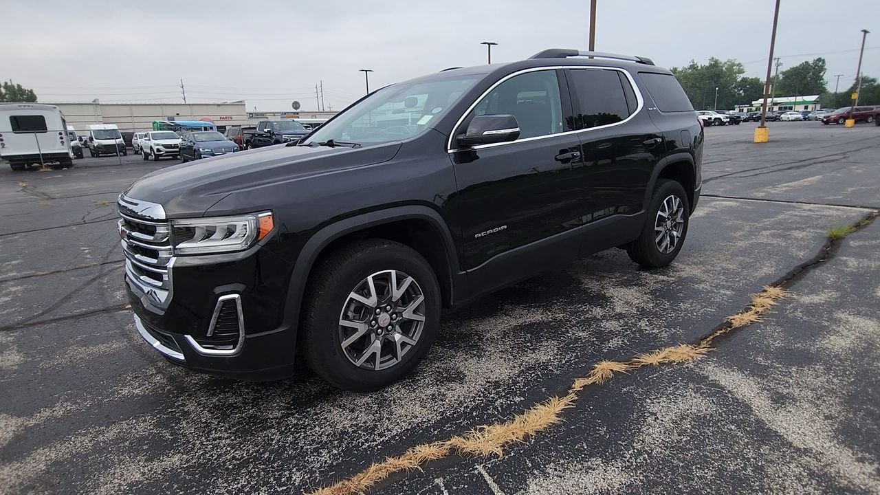 Used 2023 Ebony Twilight Metallic GMC SLE image 4