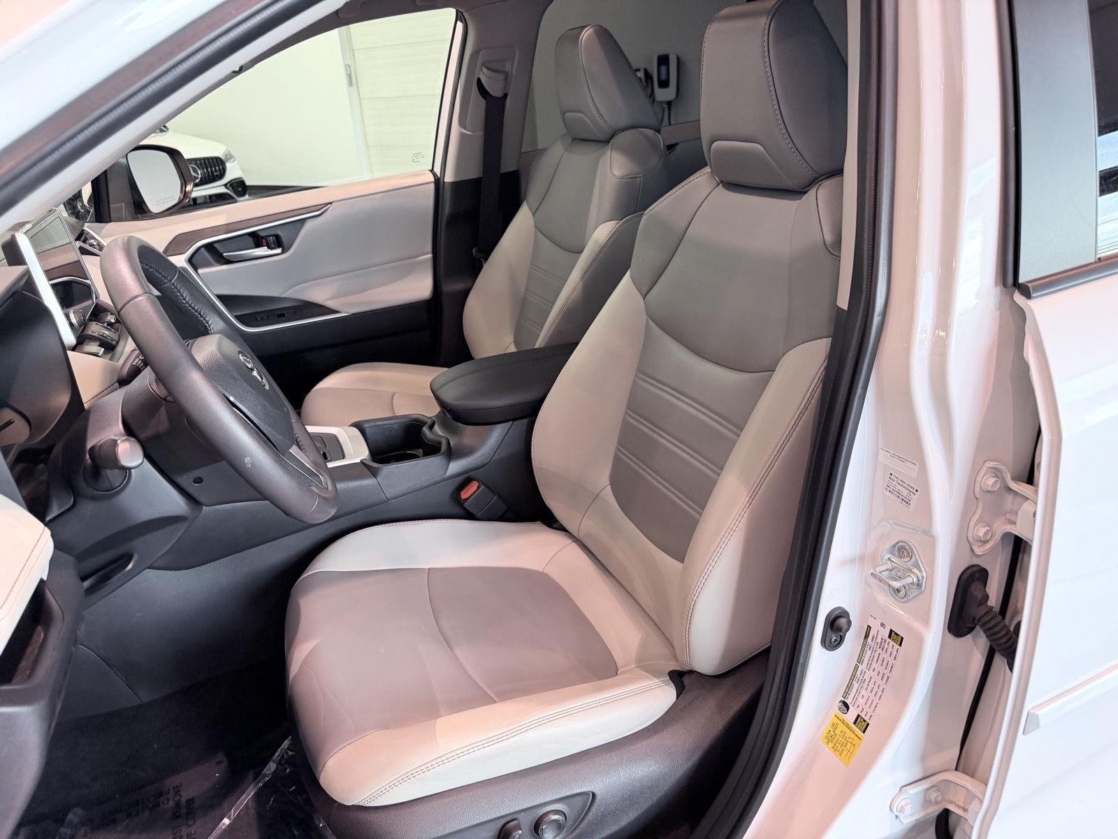 Used 2024 Wind Chill Pearl Toyota XLE Premium image 37