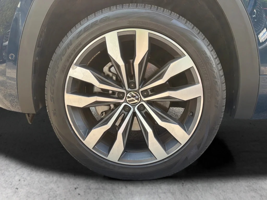 Used 2023  Volkswagen 3.6L V6 SEL Premium R-Line image 37