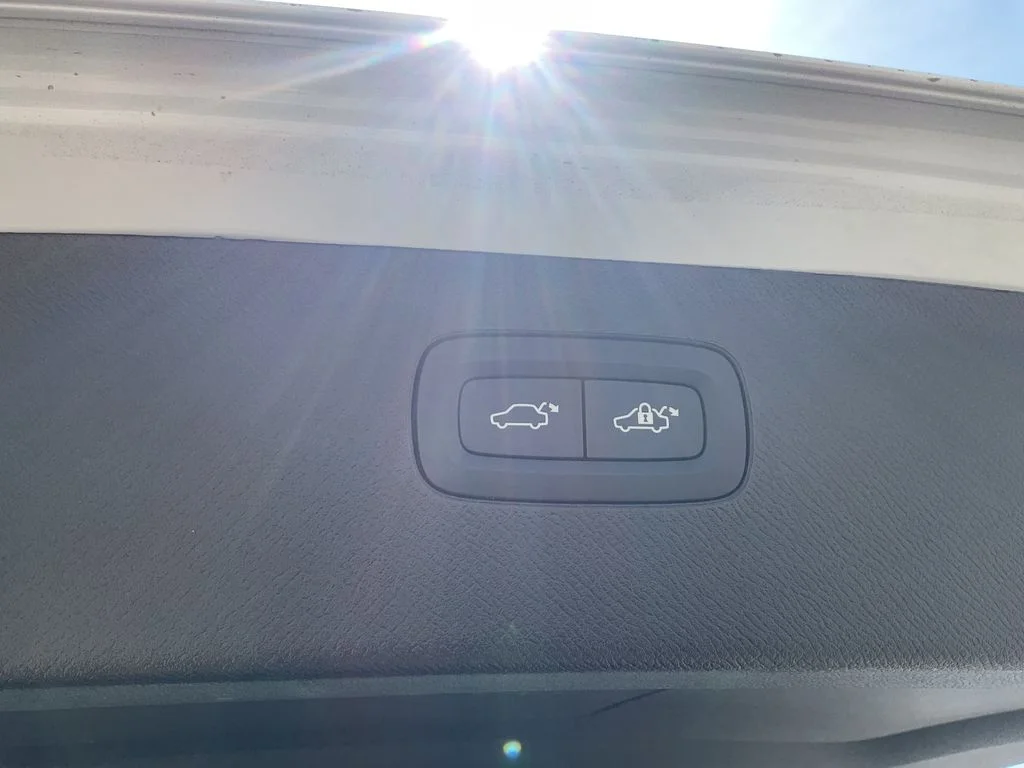 New 2026 White Volvo B6 Plus 7-Seater image 11