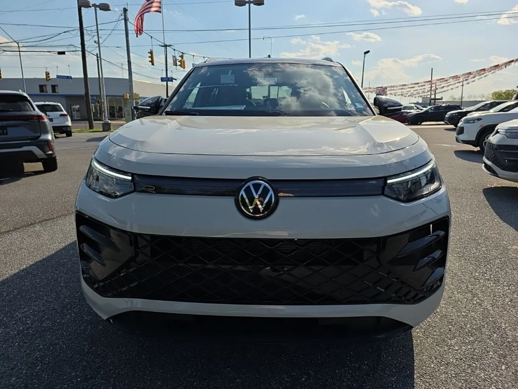 New 2026 Sandstone w/Deep Black Roof Volkswagen 2.0T SE R-Line Black image 2