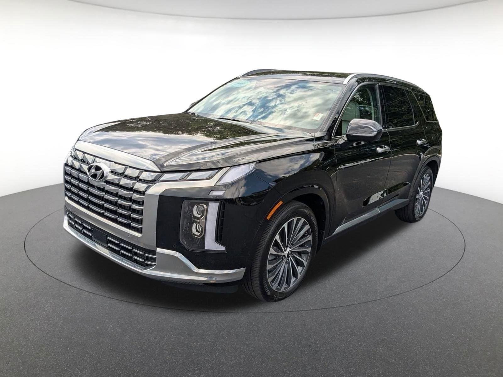 Used 2025 Abyss Black Pearl Hyundai Calligraphy image 9