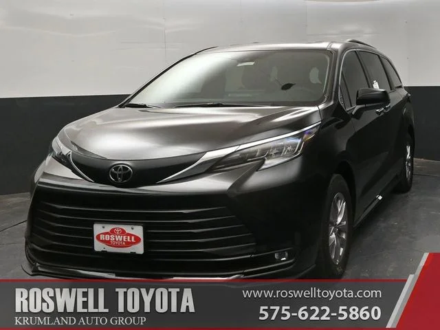 2026 Toyota Sienna XLE 7-Passenger Hybrid FWD's photo