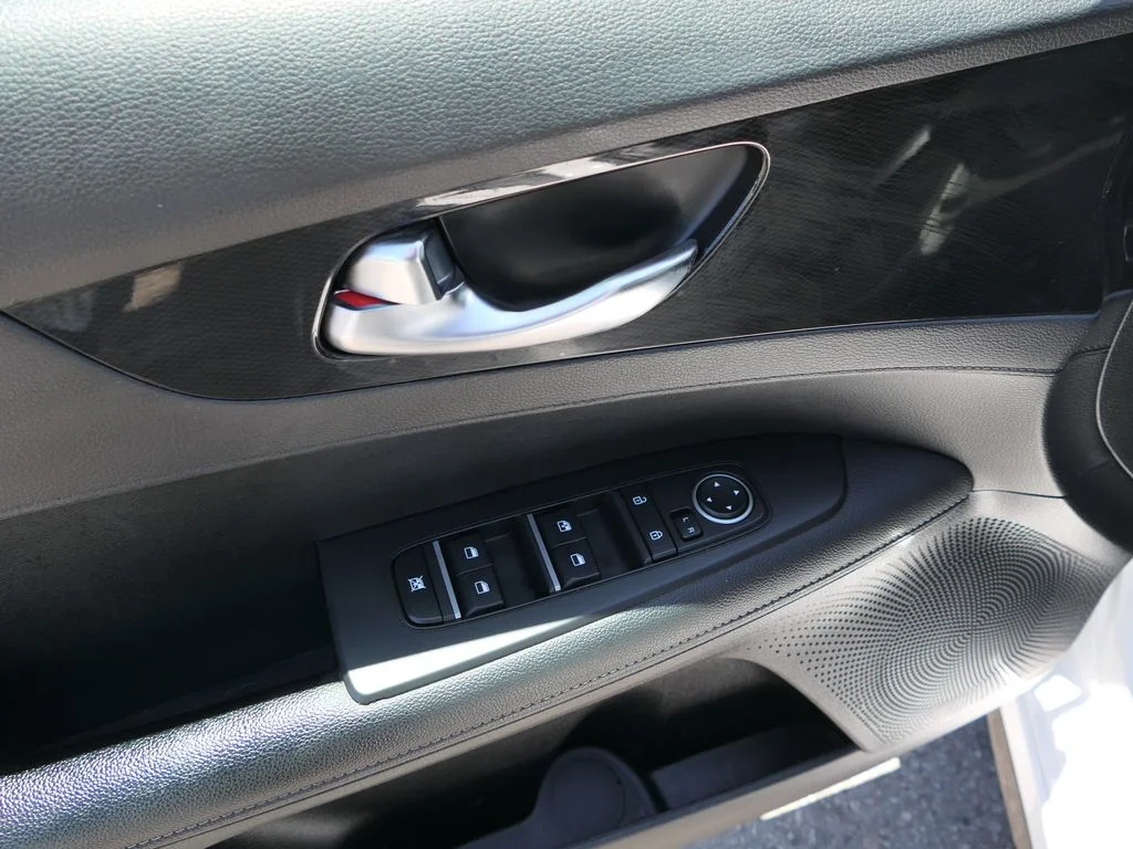 Used 2023 Snow White Pearl Kia GT-Line image 12