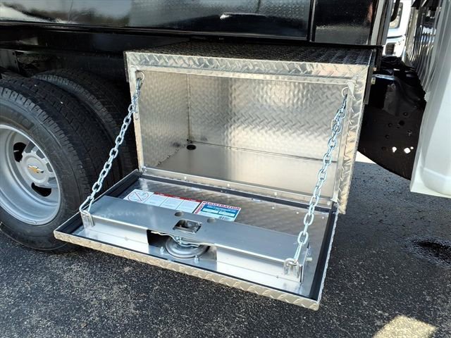 New 2026 Summit White Chevrolet Work Truck image 28
