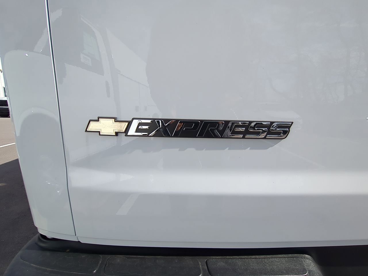 2025 Chevrolet Express Cargo Work Van - Photo 29
