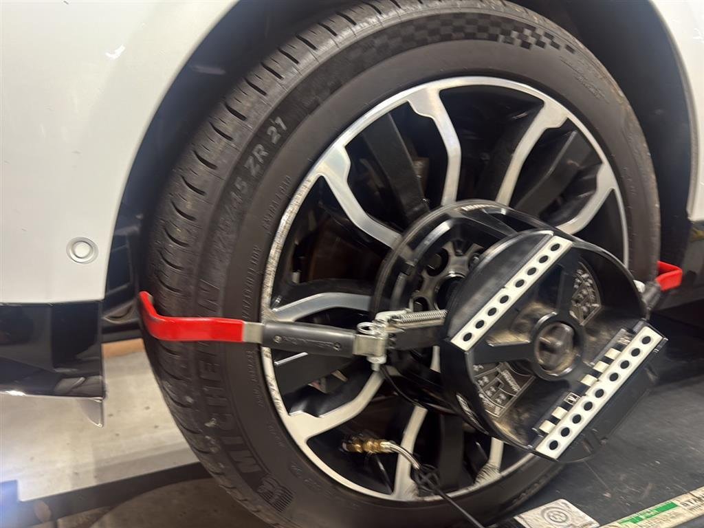 Used 2019 Fuji White Land Rover HSE image 11