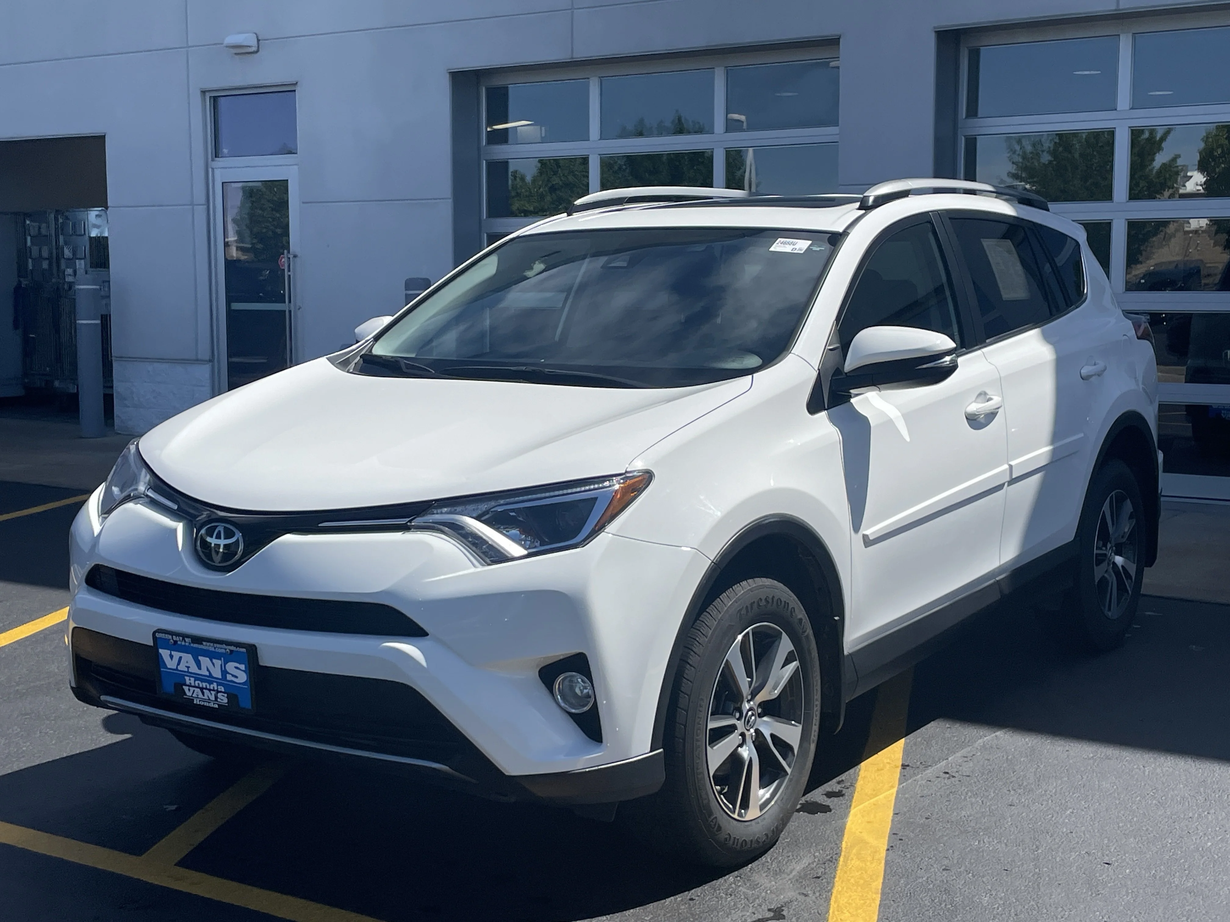 Used 2017 Super White Toyota XLE image 3