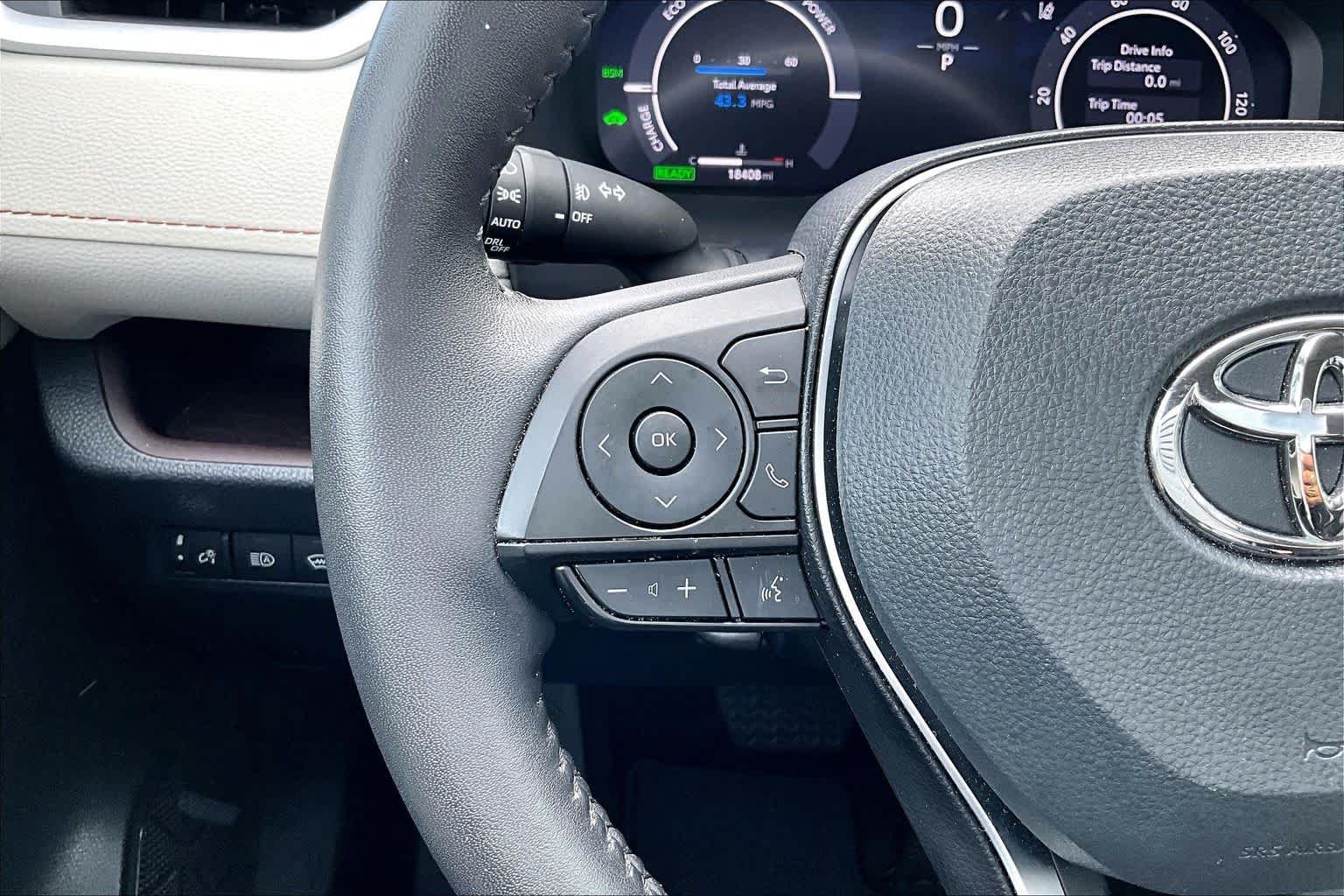 Used 2024 Wind Chill Pearl Toyota Hybrid Limited image 22