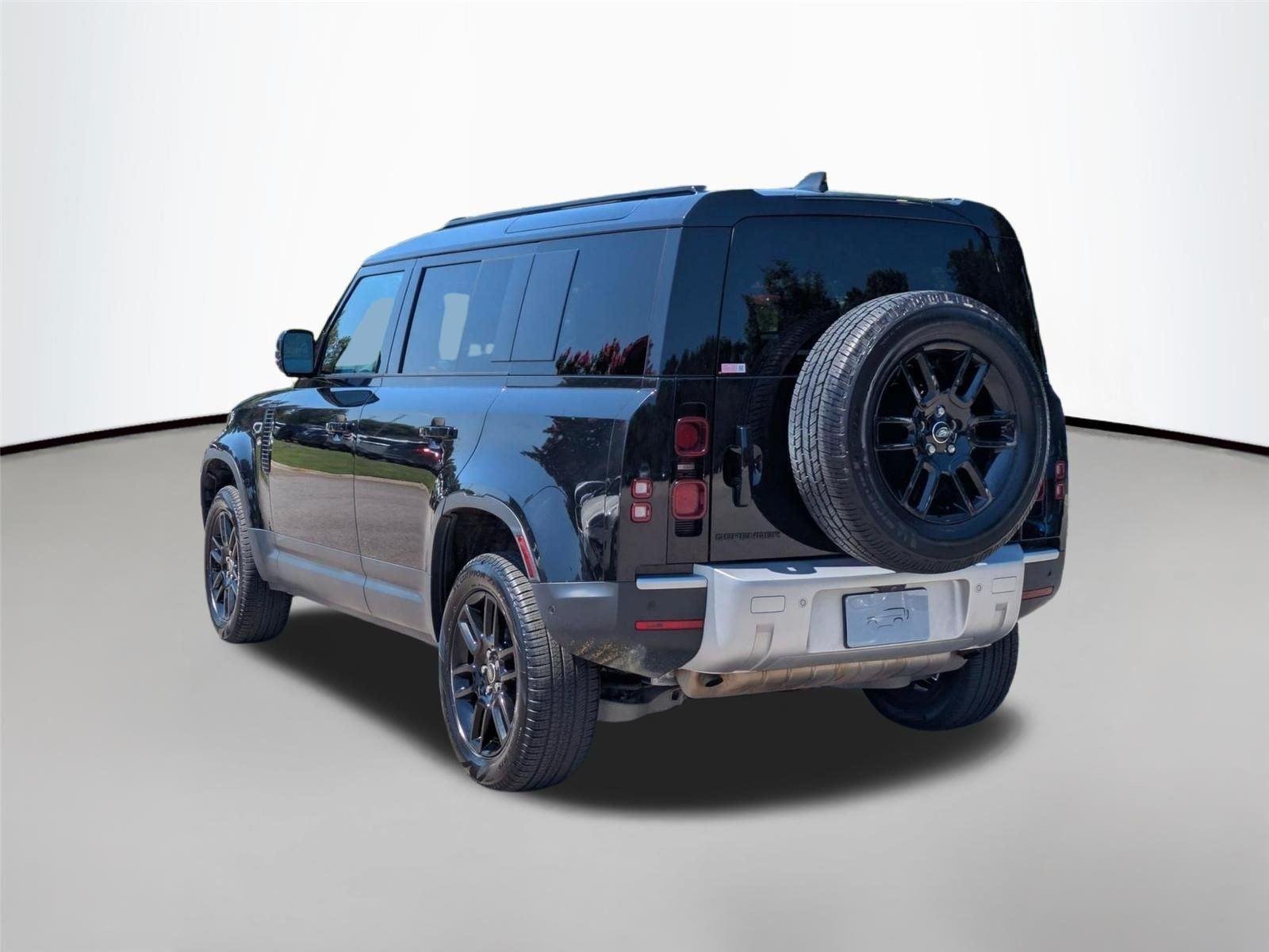 Used 2025 Santorini Black Metallic Land Rover S image 7