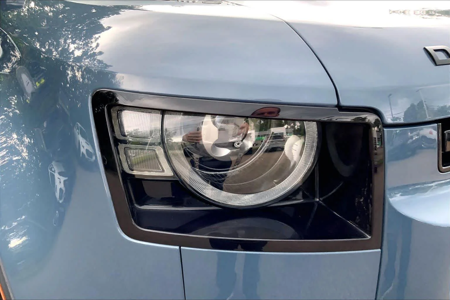 Used 2024 Tasman Blue Metallic Land Rover S image 25
