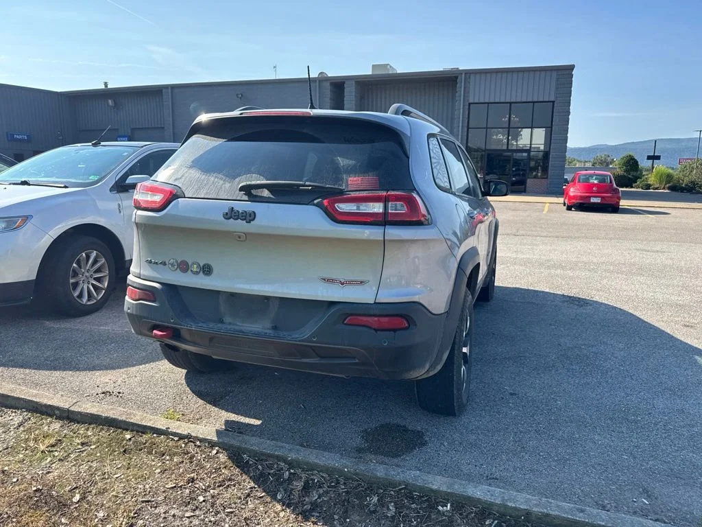 Used 2018 Billet Silver Metallic Jeep Trailhawk image 18