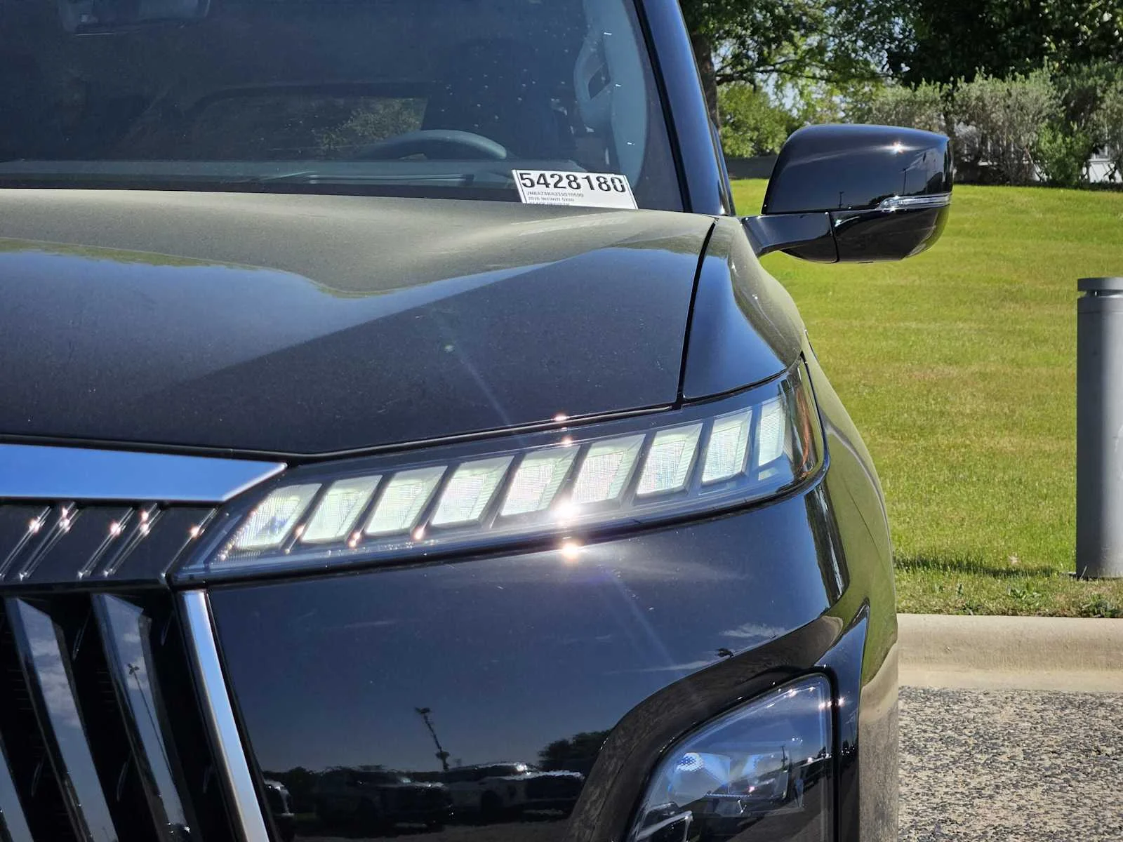 New 2026 BLACK OBSIDIAN INFINITI Luxe 2WD image 6