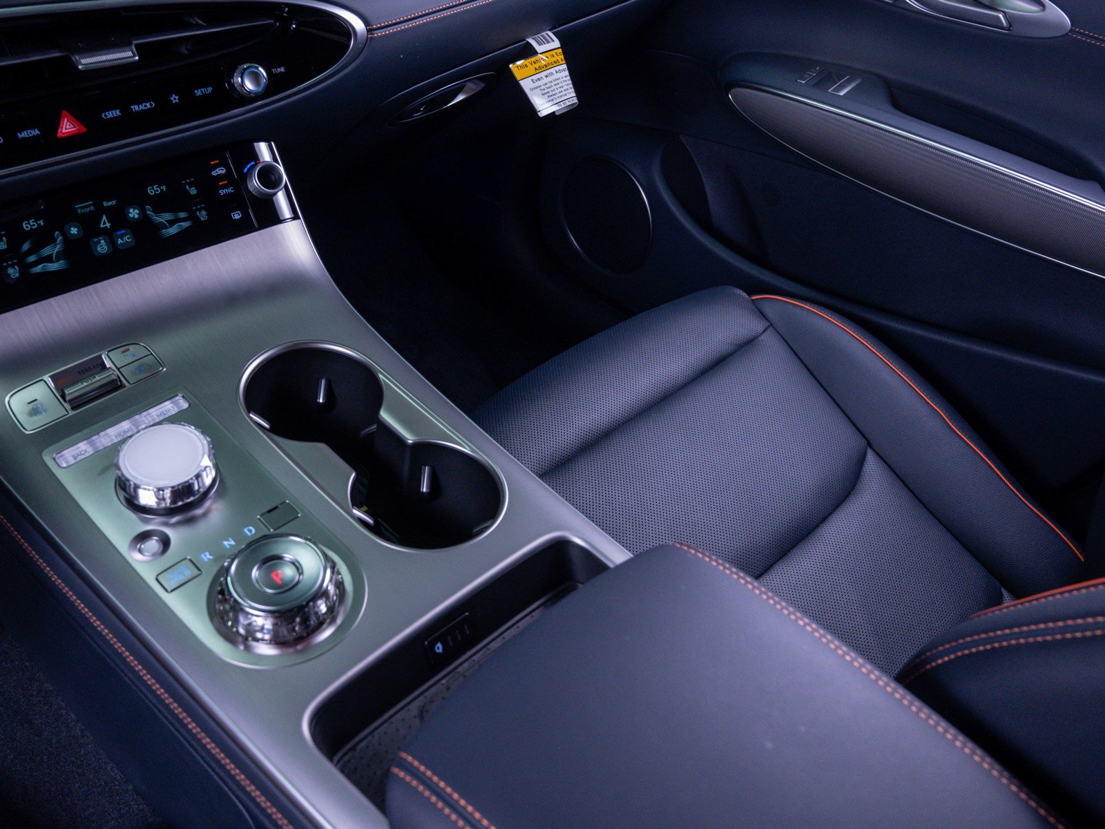 2026 GENESIS GV70 Sport Advanced - Photo 28