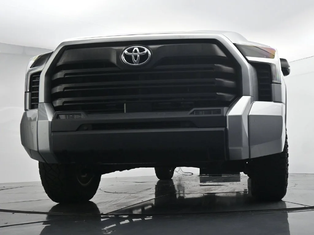 Used 2022 Silver Toyota SR5 image 32