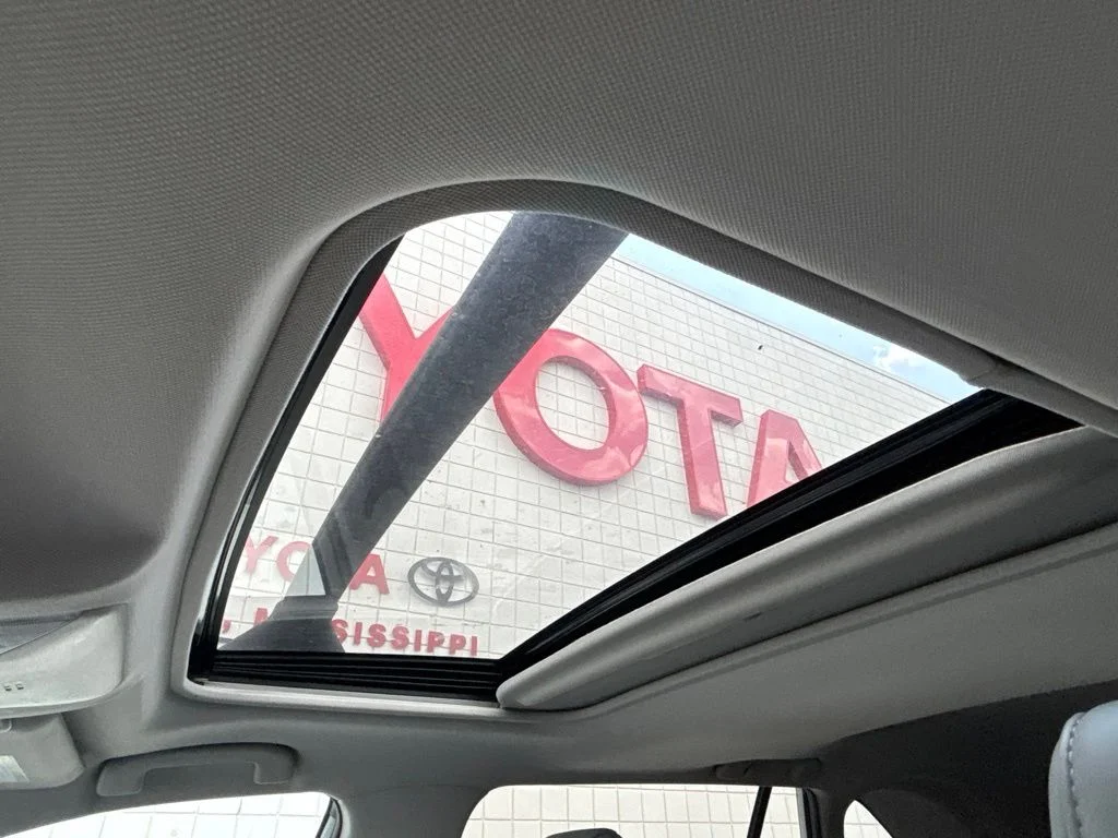Used 2021  Toyota XLE Premium image 14