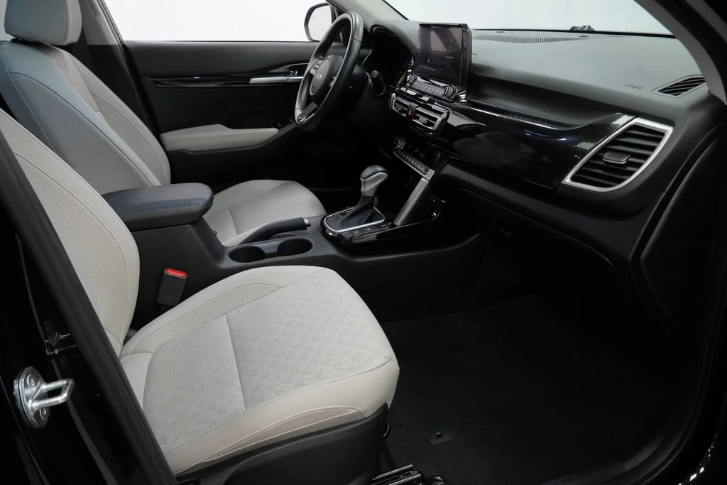 Used 2023 Black Kia EX image 31