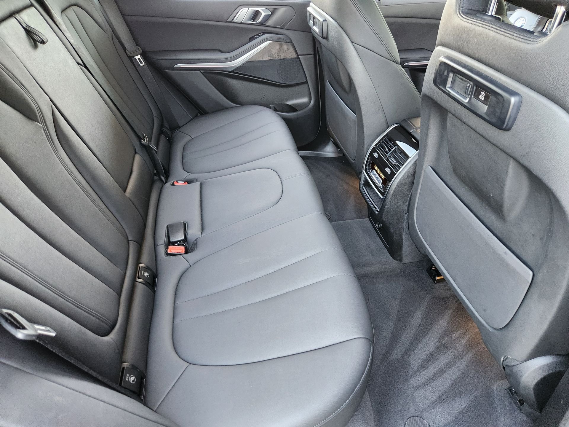 Used 2021 Dark Graphite Metallic BMW sDrive40i image 31