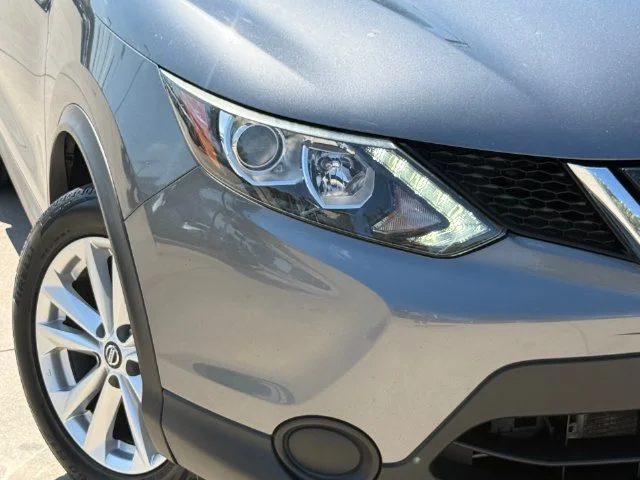 Used 2019 Gun Metallic Nissan SV image 4
