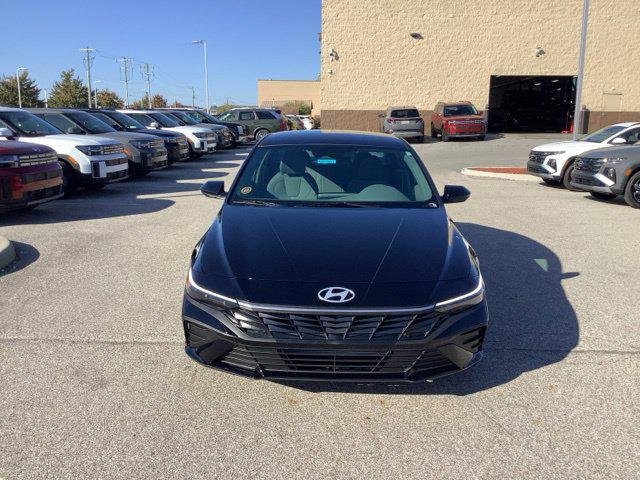New 2026 Abyss Black Hyundai SE image 8