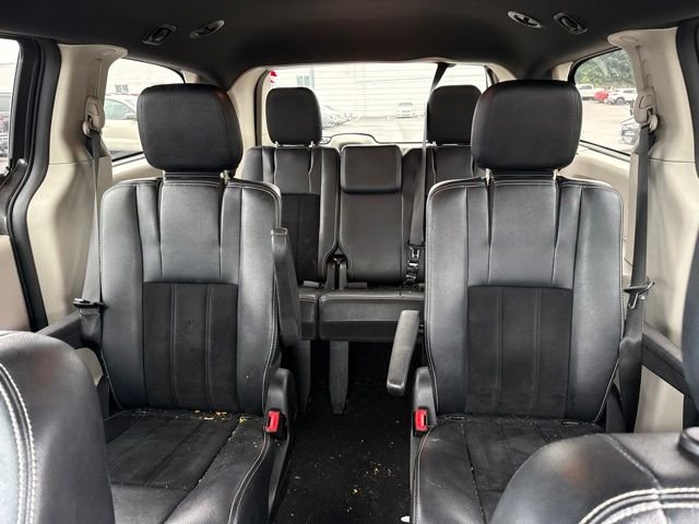 Used 2018 Gray Dodge SXT image 24
