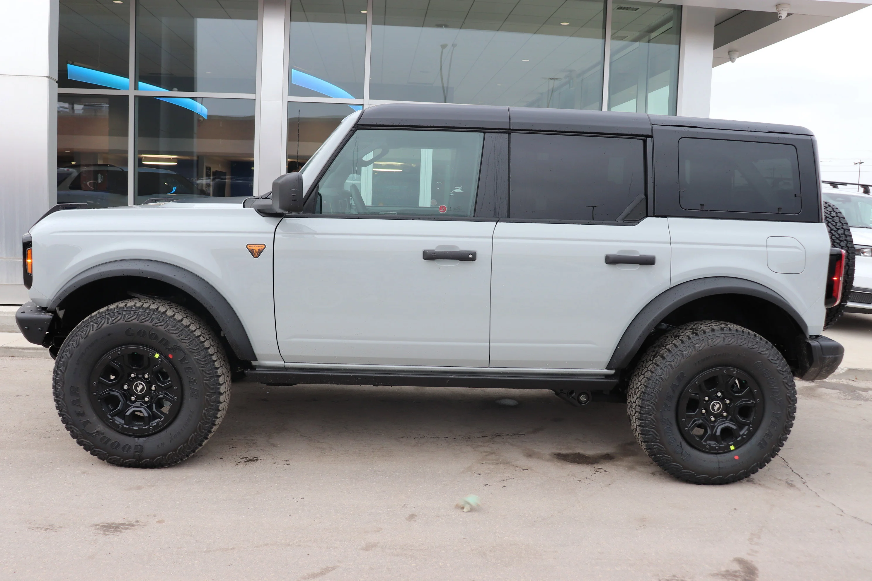 New 2026 AVALANCHE GREY Ford Badlands image 3