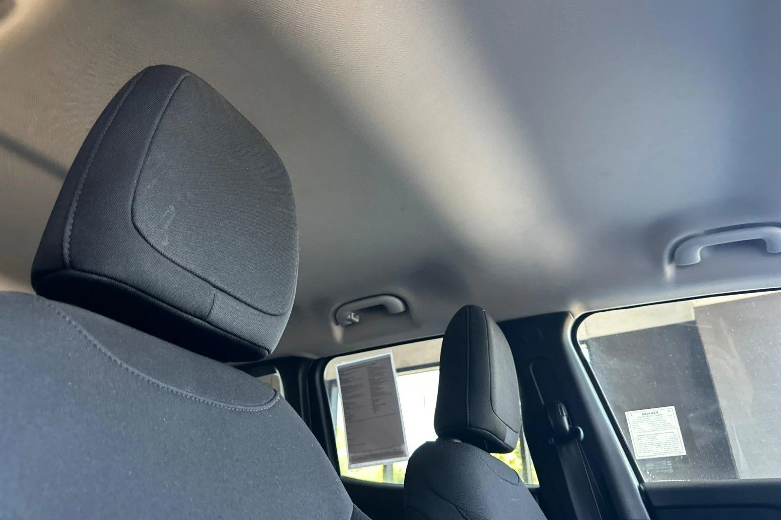 Used 2016 Alpine White Jeep Latitude image 17