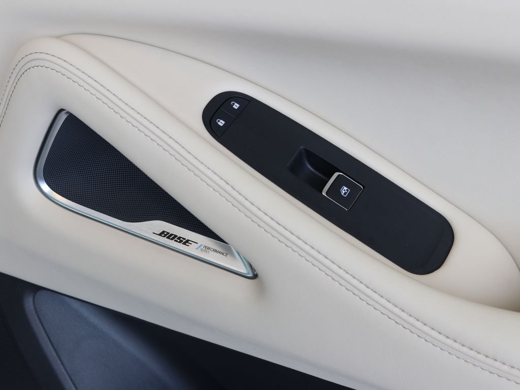 Used 2023 White INFINITI LUXE image 46