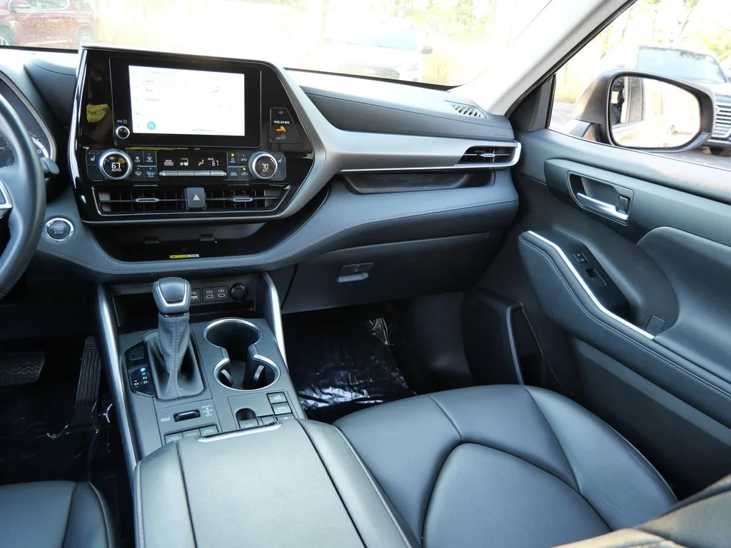 2023 Toyota Highlander XLE - Photo 14