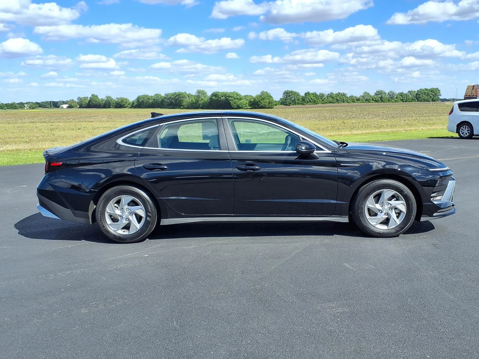 Used 2025 Black Hyundai SE image 12