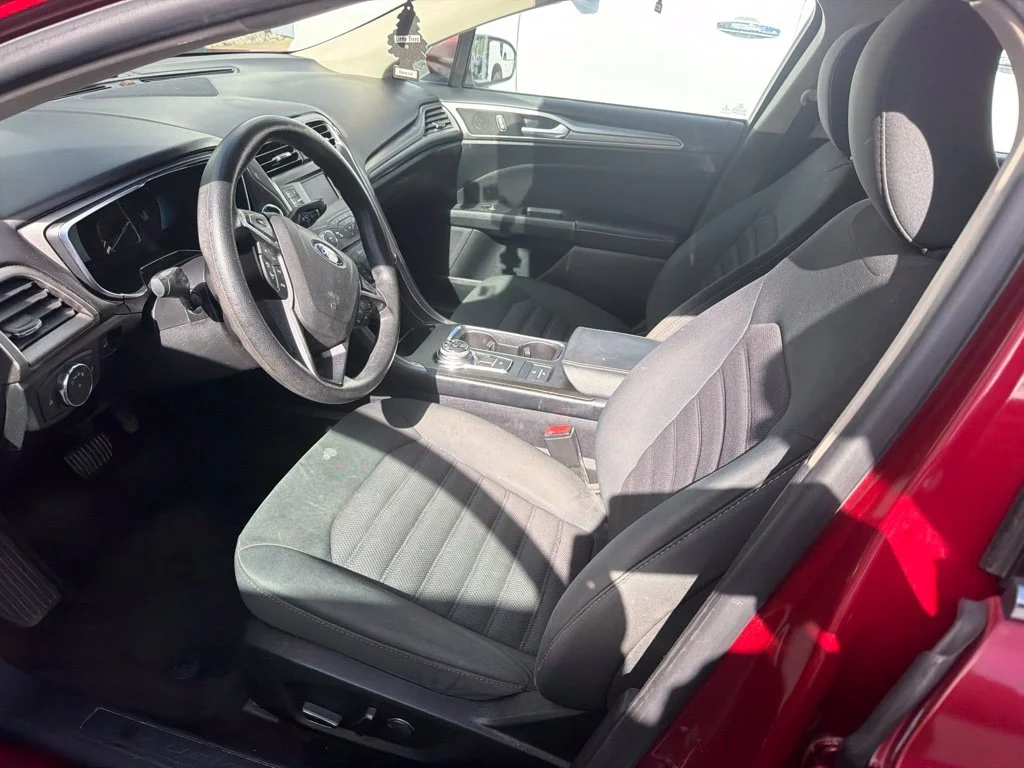 Used 2018 Red Ford SE image 11