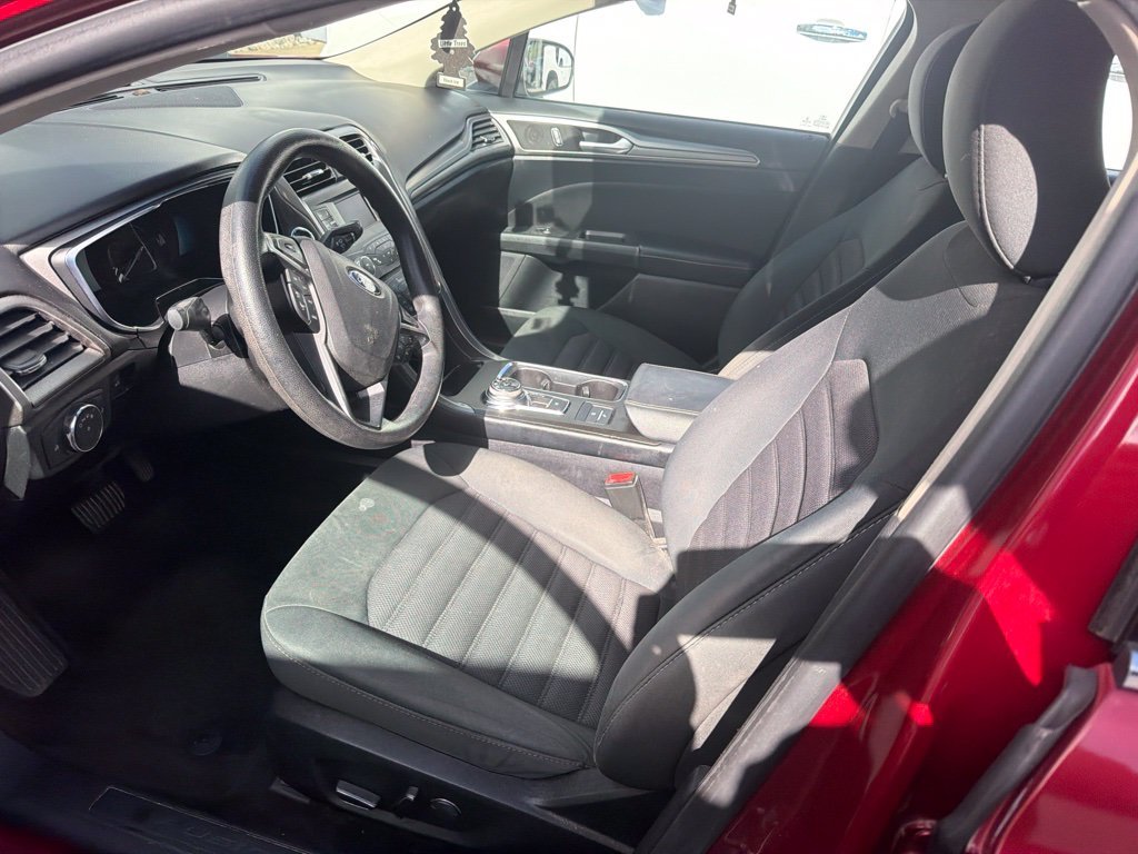 Used 2018 Red Ford SE image 11
