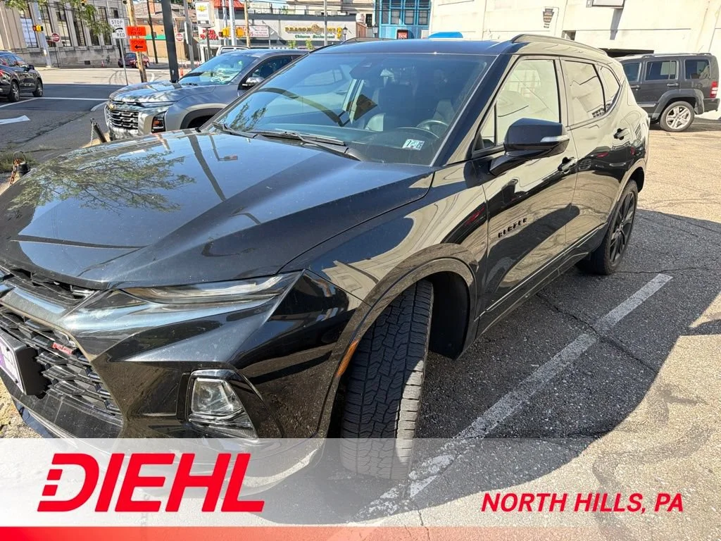 Used 2020 BLACK Chevrolet RS image 1