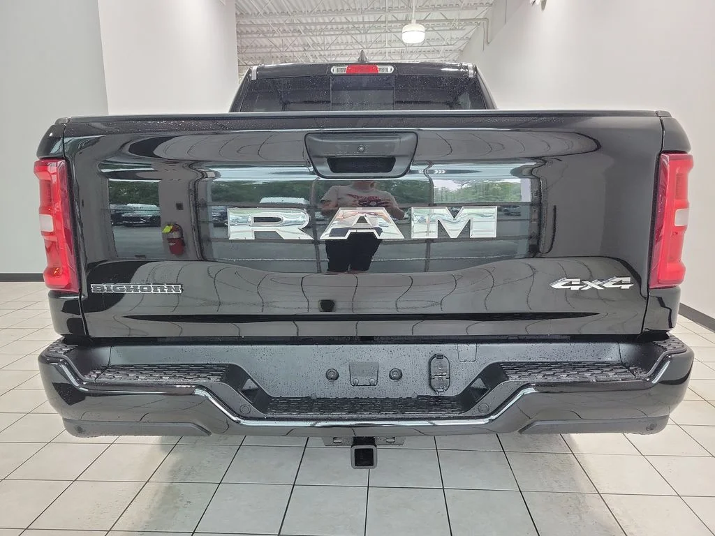 New 2026 Diamond Black Crystal Pearl-Coat Exterior Paint RAM Big Horn/Lone Star image 7
