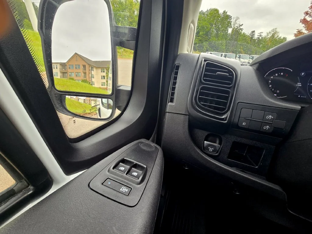 Used 2025 White Ram Base image 13