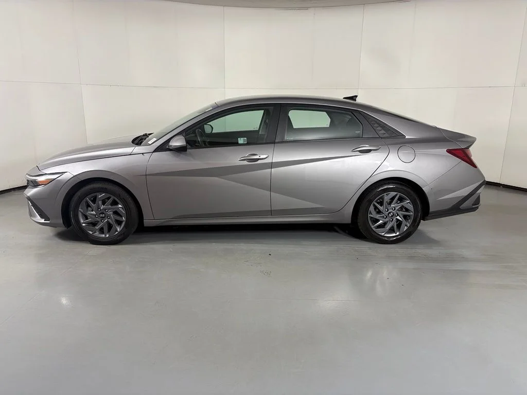 Used 2024 Silver Hyundai SEL image 6