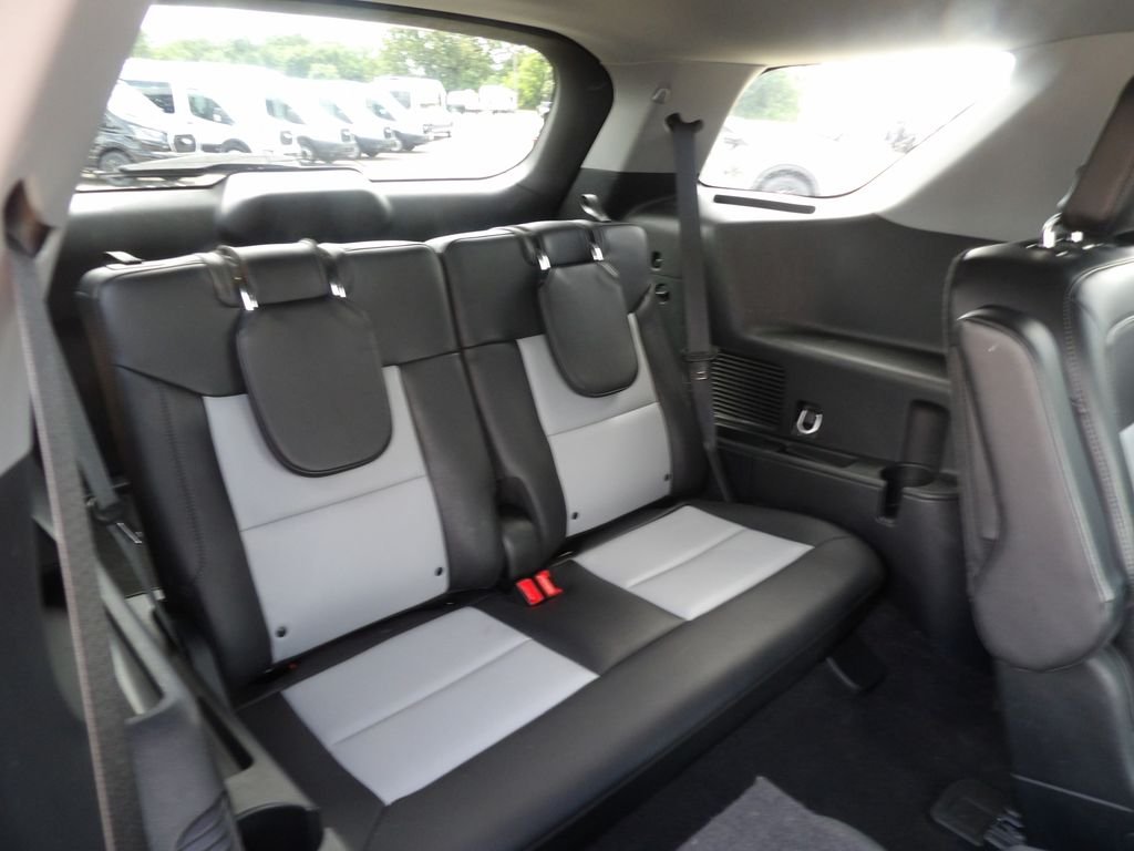 Used 2023 Black Metallic Ford XLT image 12