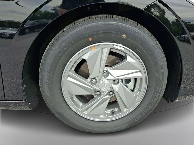 New 2026 Black Hyundai SE image 6