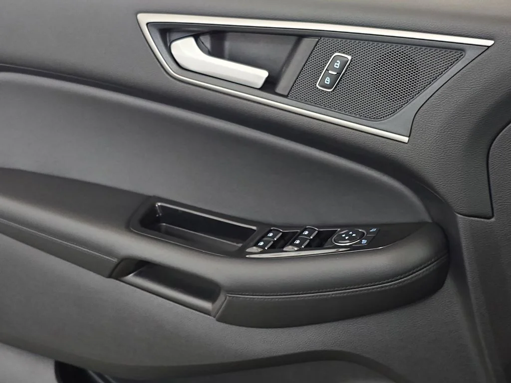 Used 2019 Gray Ford SEL image 29