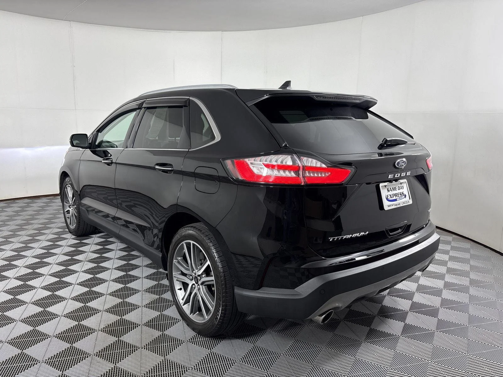 Used 2024 Agate Black Metallic Ford Titanium image 17