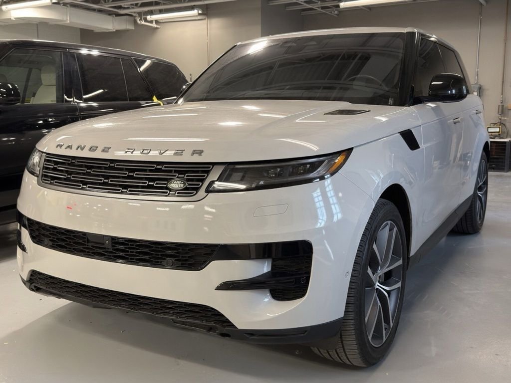 Used 2023  Land Rover SE image 1