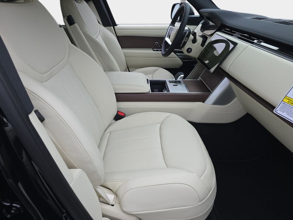New 2026 Santorini Black Land Rover SE LWB image 10