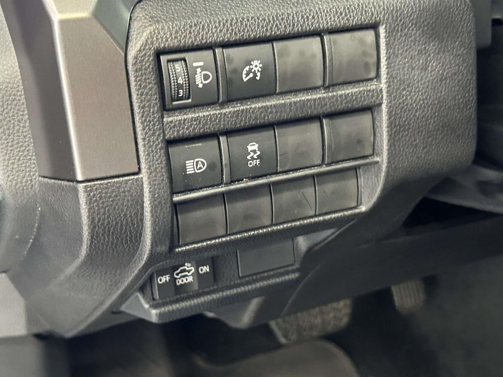 Used 2025  Toyota SR5 image 20