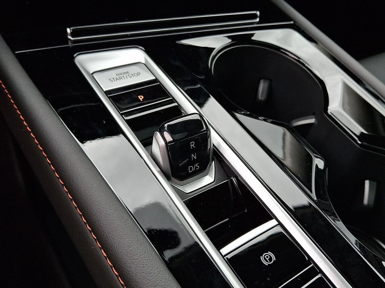 New 2026 2T2T/BLACKPEARL Volkswagen 2.0T Peak Edition image 14